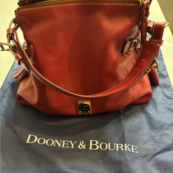 Dooney & Bourke's Teagan Mulberry Purse. - Picture 3 of 16